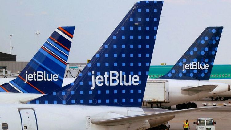 JetBlue recorta alrededor de 1.280 vuelos hasta mediados de enero por obstáculos de ómicron