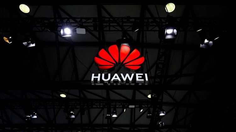 La china Huawei dice que sus ingresos en 2021 han bajado casi un 30% y ve retos futuros