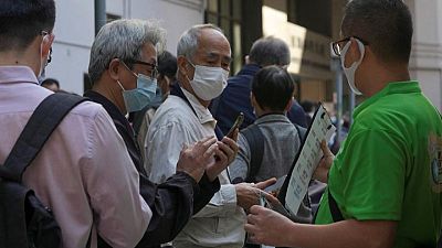Hong Kong dice que ómicron se ha extendido pese a las restricciones por COVID