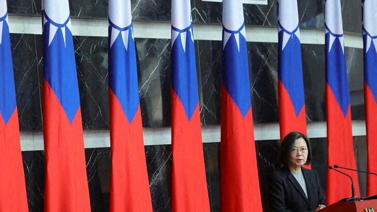 En discurso de Año Nuevo, presidenta de Taiwán advierte a China contra el "aventurerismo militar"