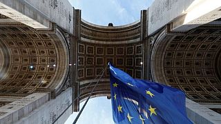 اليمين المتطرف في فرنسا لا يريد علم الاتحاد الأوروبي على قوس النصر
