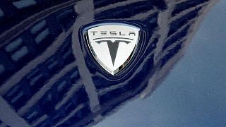 Tesla supera problemas en cadena de suministro y reporta récord de entregas en 4T