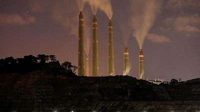 شركات الفحم في إندونيسيا تبحث عن حل في مواجهة حظر حكومي على الصادرات