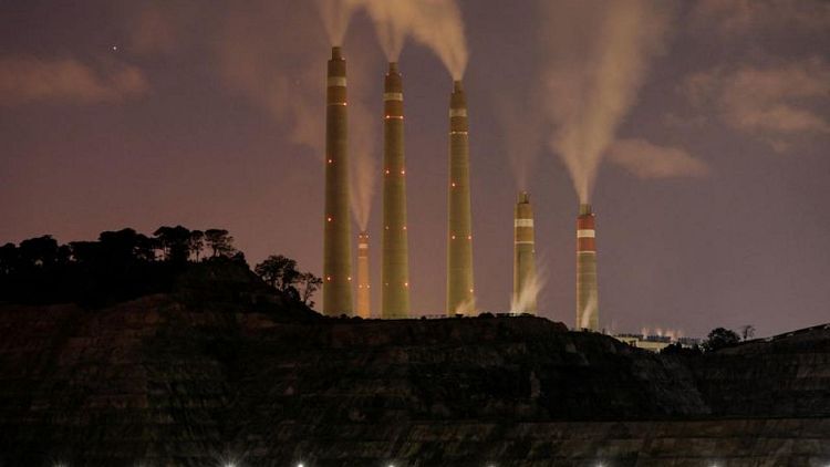 شركات الفحم في إندونيسيا تبحث عن حل في مواجهة حظر حكومي على الصادرات