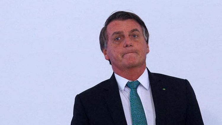 Presidente brasileño Bolsonaro es trasladado al hospital con dolor abdominal: doctor