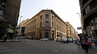 المركزي المصري يبيع أذون خزانة لأجل عام بقيمة 852.9 مليون دولار