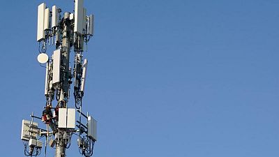Verizon to delay 5G deployment two weeks, averting aviation safety standoff