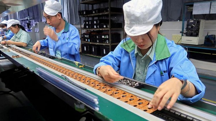 Las fábricas asiáticas se toman los riesgos de ómicron con calma, por ahora