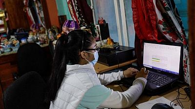 فتاة مكسيكية تبتكر تطبيقا لمساعدة أختها الصماء على التواصل