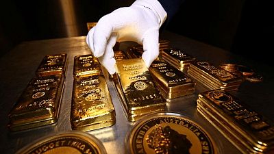 Oro toca mínimo de una semana tras señales de la Fed Oro toca mínimo de una semana tras señales de la Fed