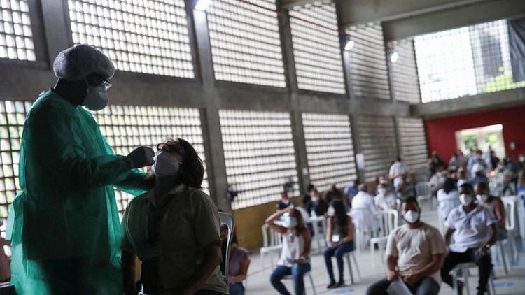 Bolsonaro rechaza la vacunación de niños y critica al regulador sanitario de Brasil