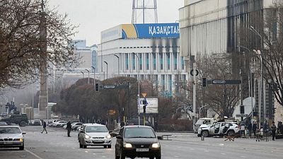 El presidente kazajo dice haber ordenado a las fuerzas armadas que abran fuego sin previo aviso