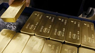 El oro opera en un rango estrecho por el alto rendimiento de los bonos en EEUU