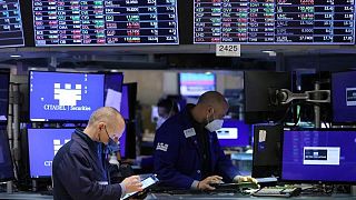 Wall Street cae tras los datos dispares sobre nóminas en EEUU; rendimientos bonos Tesoro también bajan