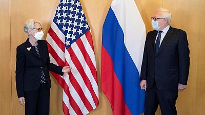 محادثات بين روسيا وأمريكا في جنيف يوم الاثنين لمعالجة التوترات المتعلقة بأوكرانيا