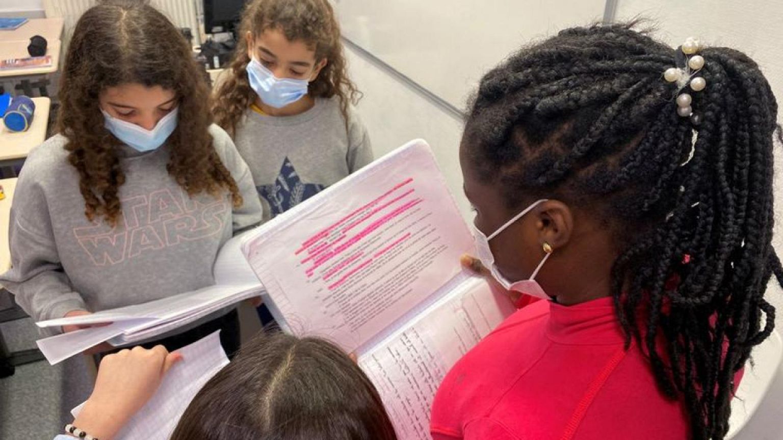 French schools "overwhelmed" by COVID-19 and contact tracing