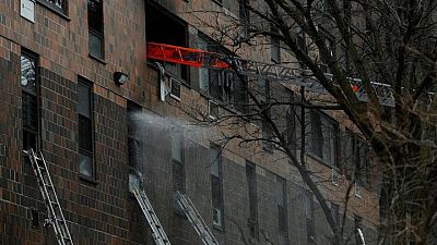 عطب في جهاز تدفئة يتسبب في حريق يقتل 19 شخصا في مبنى بحي برونكس بنيويورك
