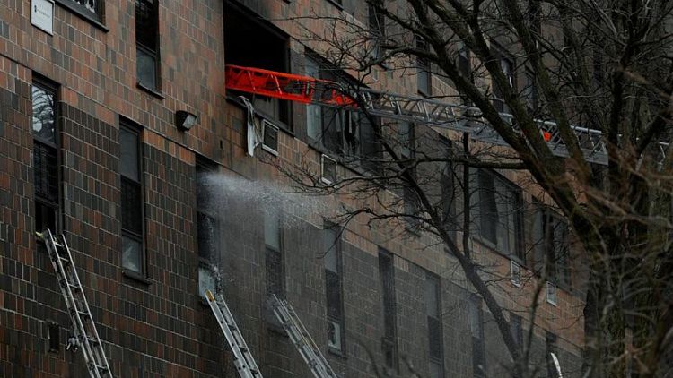 عطب في جهاز تدفئة يتسبب في حريق يقتل 19 شخصا في مبنى بحي برونكس بنيويورك