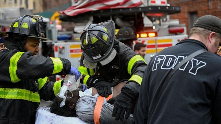 Incendio de edificio de apartamentos en Nueva York deja 19 muertos y decenas de heridos: autoridades