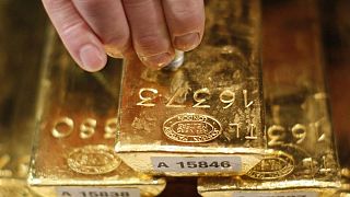 Oro sube leve por riesgos de inflación, pese a fortaleza de retornos de bonos