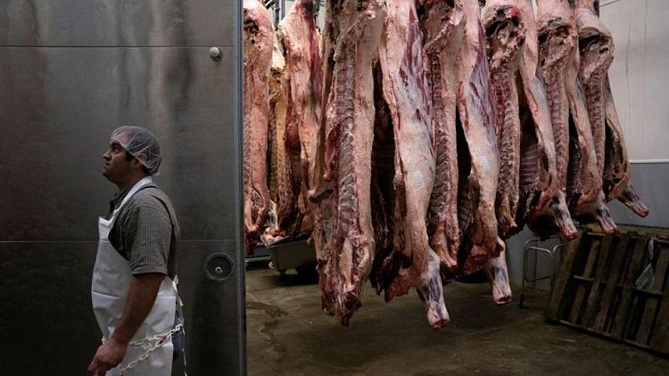 Producción de carne en EEUU se ralentiza mientras ómicron afecta a personal e inspectores