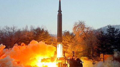 Corea del Norte lanza un misil "más avanzado" tras el ensayo hipersónico