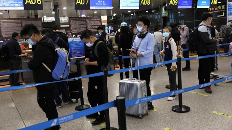 الصين تأمر بتعليق بعض الرحلات الجوية القادمة من أمريكا بعد تسجيل إصابات بكوفيد