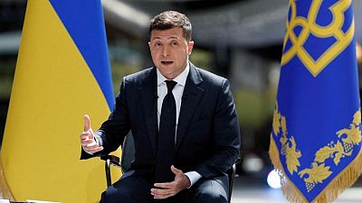 رئيس أوكرانيا يقول إن بلاده مستعدة لاتخاذ قرارات لإنهاء الحرب خلال قمة رباعية