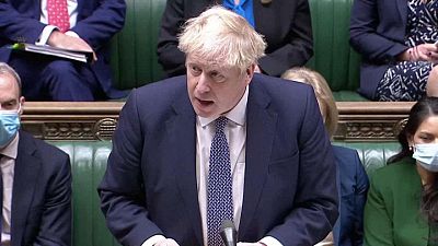 Boris Johnson se disculpa por asistir a una fiesta durante el confinamiento