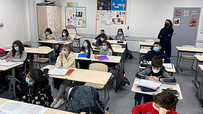 معلمو فرنسا ينظمون إضرابا للاحتجاج على استراتيجية كوفيد-19 في المدارس معلمو فرنسا ينظمون إضرابا للاحتجاج على استراتيجية كوفيد-19 في المدارس