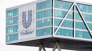Unilever busca brazo de bienes consumos de GSK en posible acuerdo por unas 50.000 millones de libras