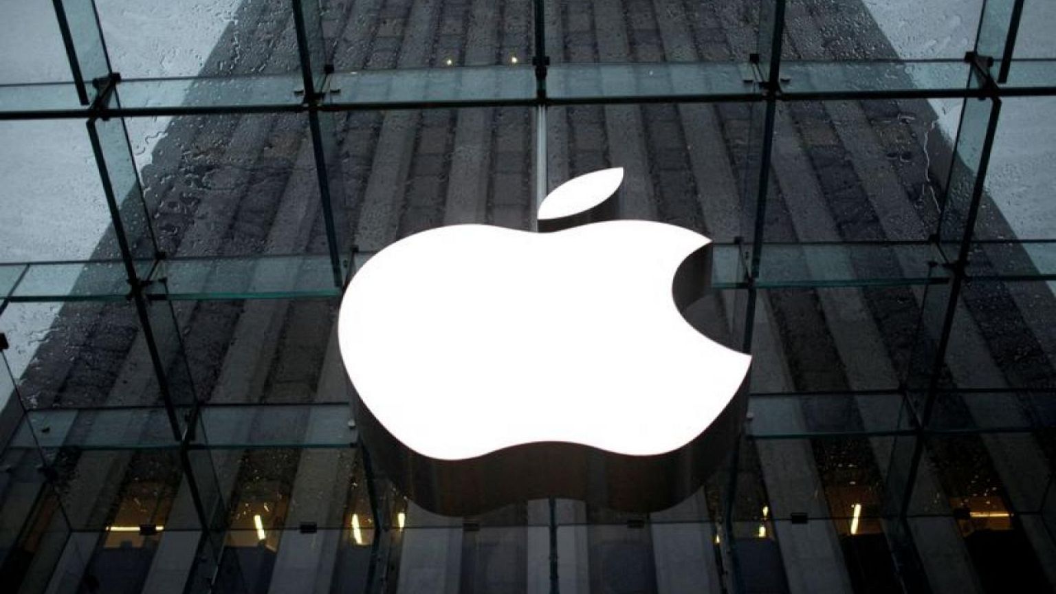 Apple requires employees to have proof of a COVID booster as Omicron spreads, according to reports