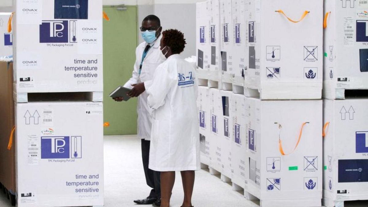 برنامج كوفاكس العالمي لتقاسم اللقاحات المضادة لكورونا يُسلّم مليار جرعة