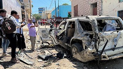 وسائل إعلام حكومية: إصابة المتحدث باسم حكومة الصومال في تفجير انتحاري وسائل إعلام حكومية: إصابة المتحدث باسم حكومة الصومال في تفجير انتحاري