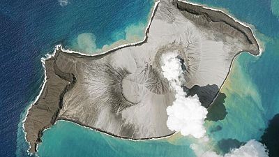 Se teme gran daño por tsunami en Tonga; las comunicaciones se mantienen cortadas Se teme gran daño por tsunami en Tonga; las comunicaciones se mantienen cortadas