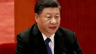 الرئيس شي يقول بكين واثقة تماما في التنمية الاقتصادية بالصين