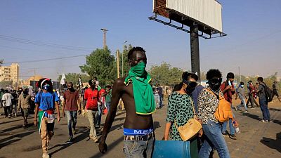 مسعفون: مقتل 7 في حملة على المسيرات الاحتجاجية بالعاصمة السودانية