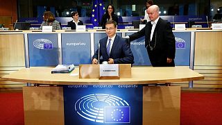Dombrovskis ve cerca un acuerdo para cambiar las normas de reducción de deuda de la UE