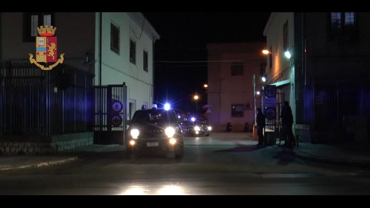 Ragazza fatta prostituire denuncia, operazione polizia a Palermo