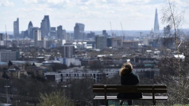 Reino Unido suma récord de puestos de trabajo a pesar de ómicron