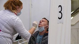 روسيا تسجل 31252 إصابة جديدة بكورونا و688 وفاة