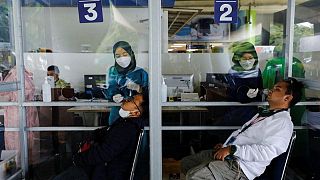 إندونيسيا تسجل 1362 إصابة جديدة بكوفيد-19