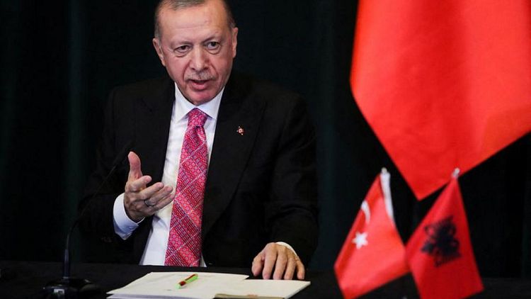 وسائل إعلام: أردوغان يقول الحكومة تتخذ خطوات لدعم الليرة التركية