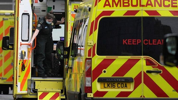 Reino Unido registra 438 muertes por COVID-19, la cifra diaria más alta desde febrero
