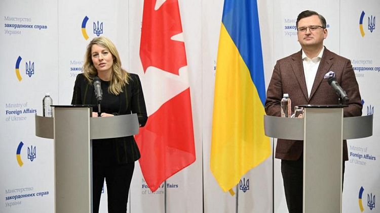 كندا تندد بتحركات القوات الروسية قرب أوكرانيا وتدرس تزويد كييف بالأسلحة