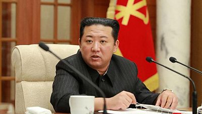 كوريا الشمالية تنذر بأنها قد تعيد النظر في وقف التجارب النووية
