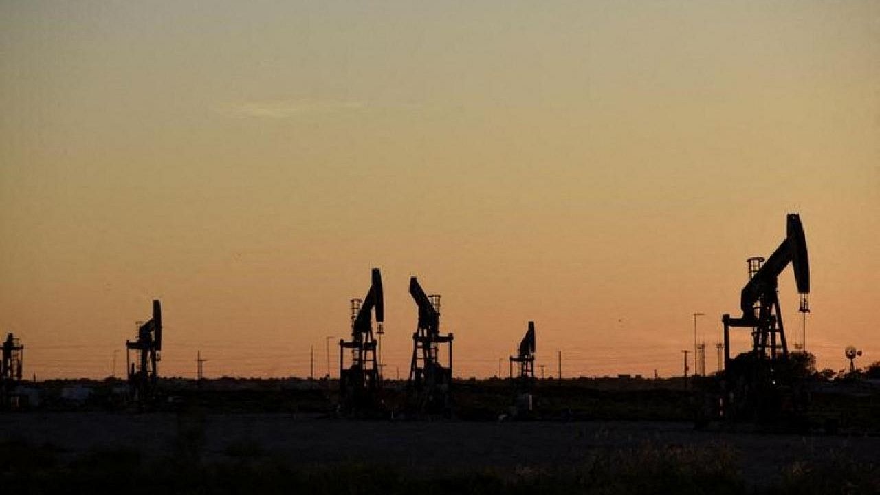 Crude falls from 2014 highs as supply concerns limit losses