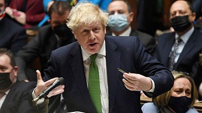 Acusan al Gobierno británico de chantaje para mantener a Boris Johnson en el poder