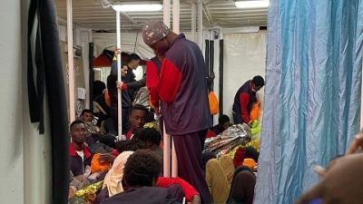 Due operazioni soccorso, chiesto porto sicuro Due operazioni soccorso, chiesto porto sicuro