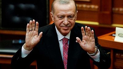 استطلاع: شعبية أردوغان ترتفع مع استقرار الليرة